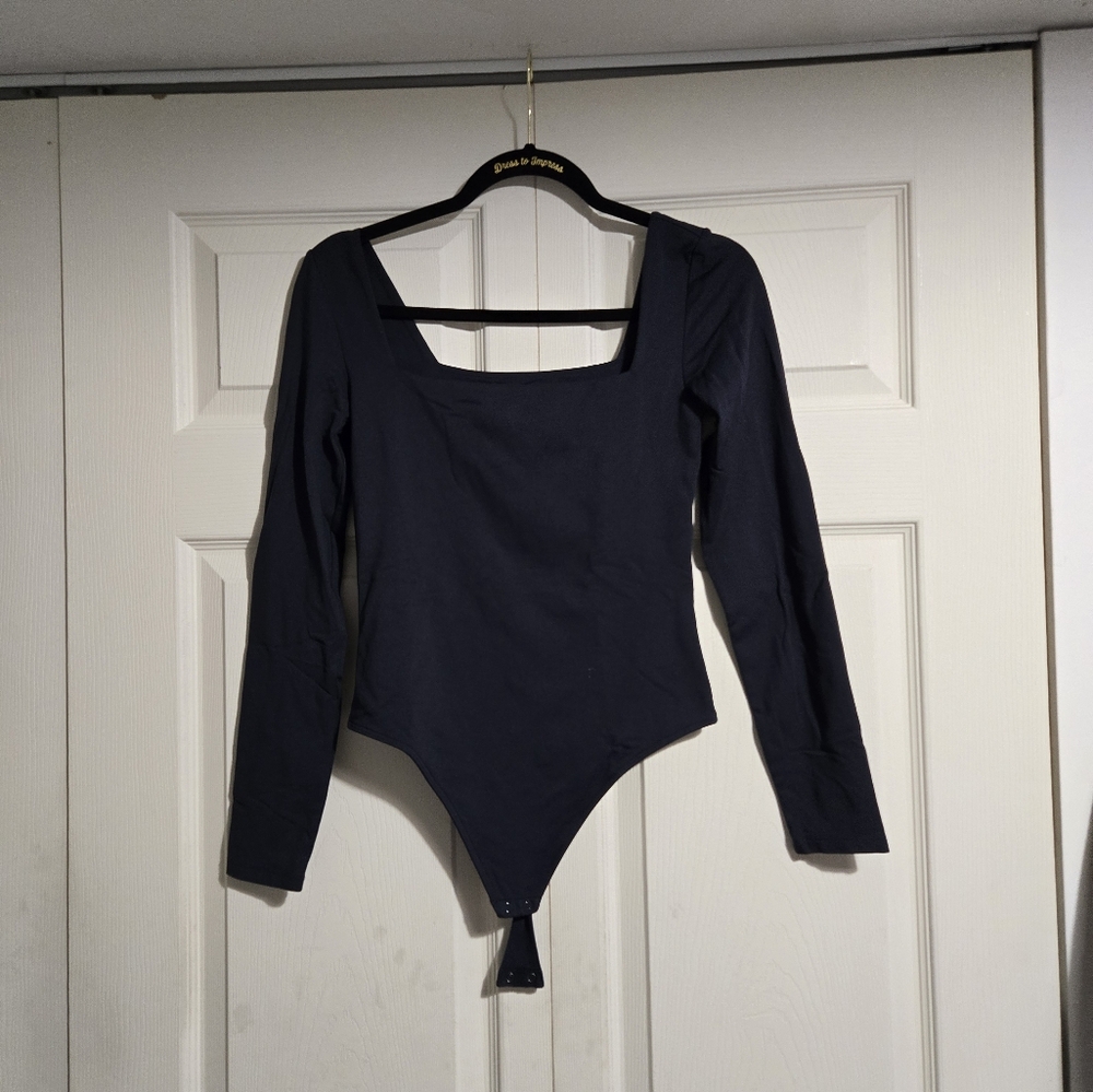 aritzia babaton squareneck bodysuit
